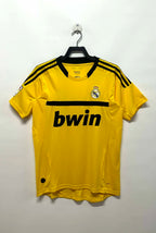 1112 Real Madrid Yellow Goalkeeper retro Fan version