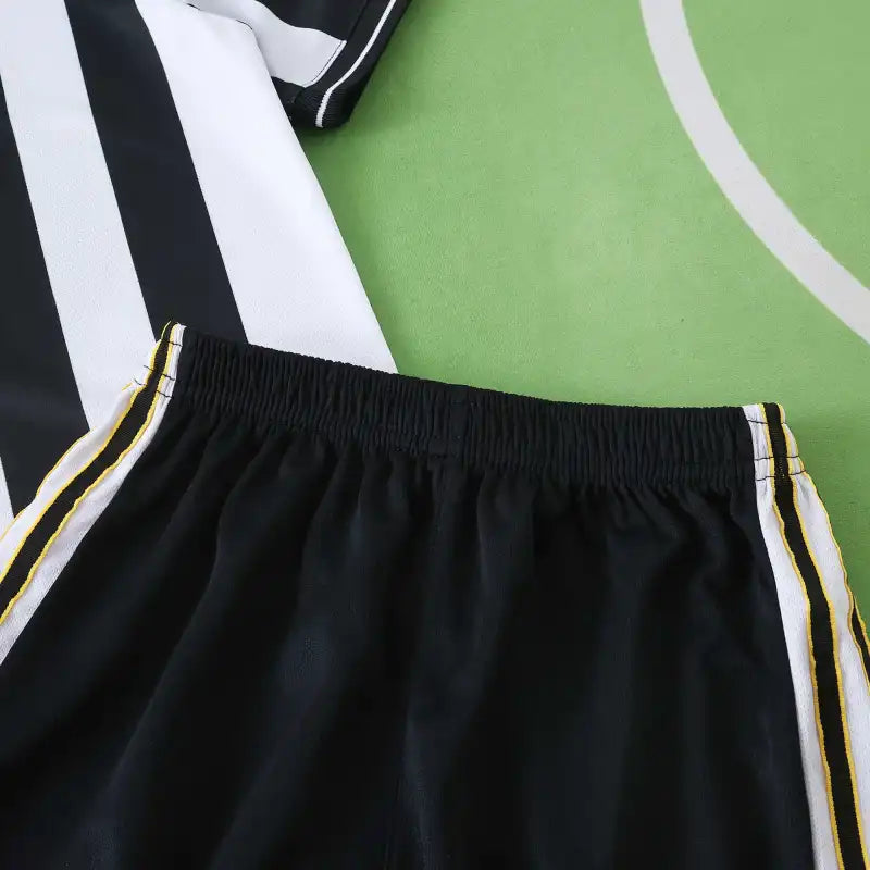 9799 season Newcastle United F.C. home Kids kit