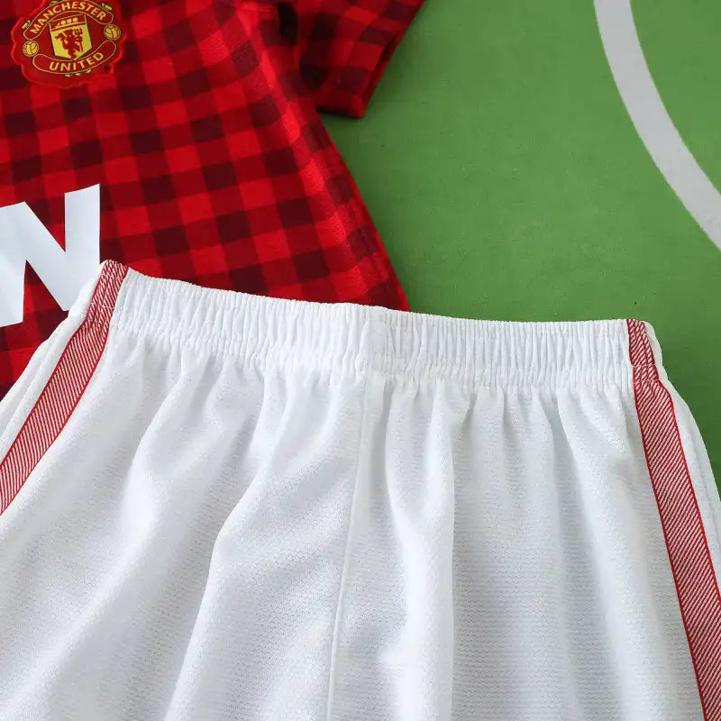 1213 Manchester United F.C. home retro Kids kit