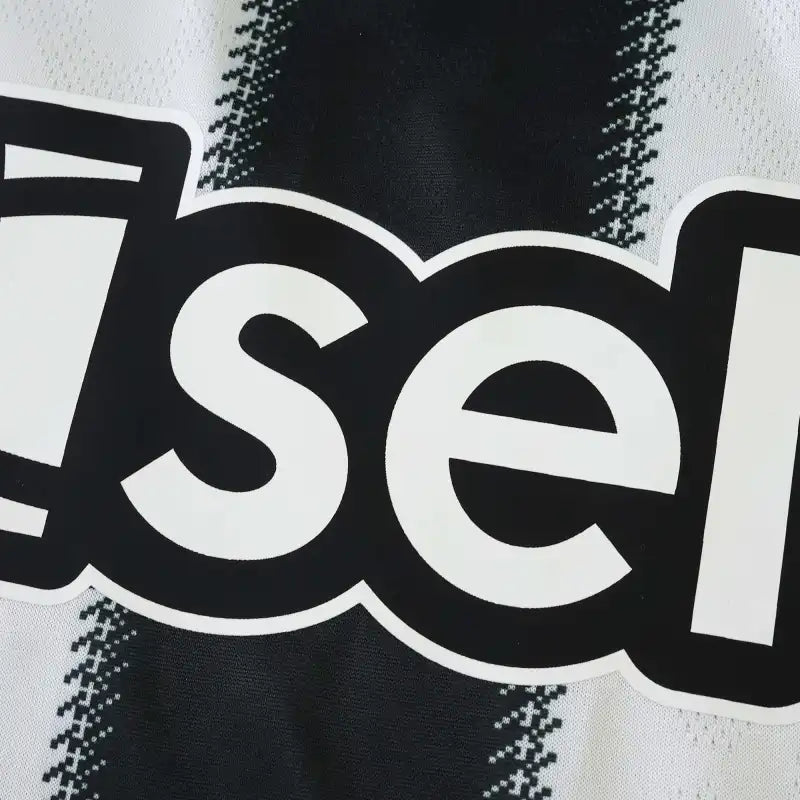 2526 season Newcastle United F.C. home Player version